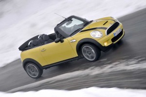 Mini Convertible - dashing through the snow