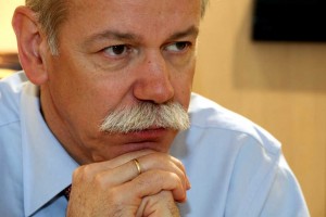 Daimler CEO Dieter Zetsche is under increasing pressure to deliver a turnaround.