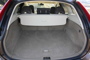 2010 XC60: Roomy cargo bed