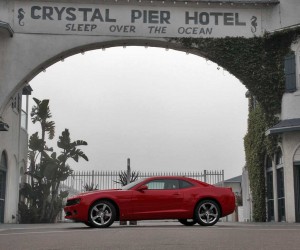 With a 6-speed gearbox, the '10 pony car is surprisingly easy to drive in-town.