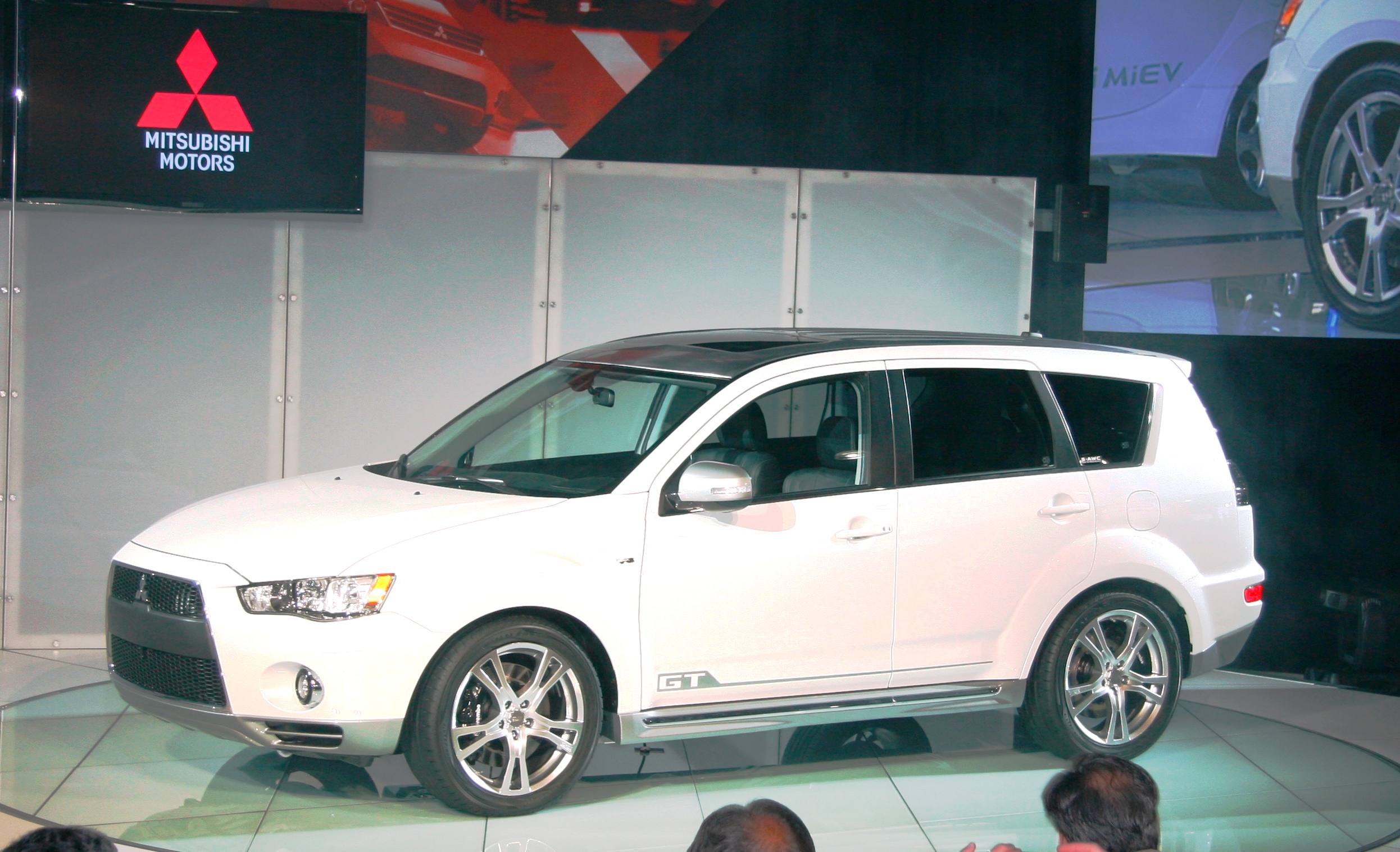 Sneak Peak: Mitsubishi Outlander GT Prototype