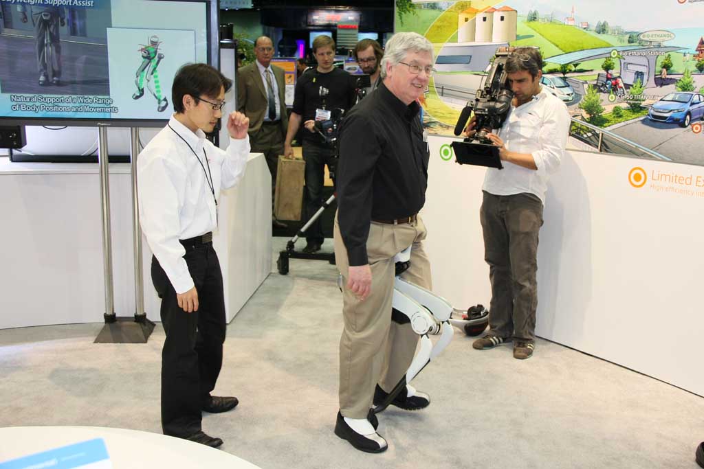 Honda Shows Two Experimental Walking Assist Devices at SAE World Congress