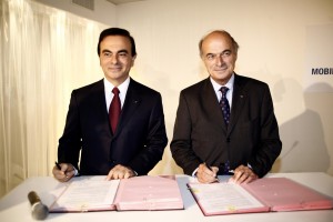 The  partnership announcement at the Paris Motor Show in 2008 between Renault and edf with Carlos Ghosn president and ceo of Renault and Nissan and Pierre Gadonneix chairman and ceo of EDF.