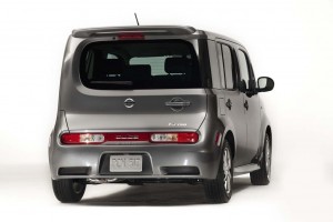 The rear of the 2009 Nissan Cube is where the unusual asymmetric design theme becomes most obvious.