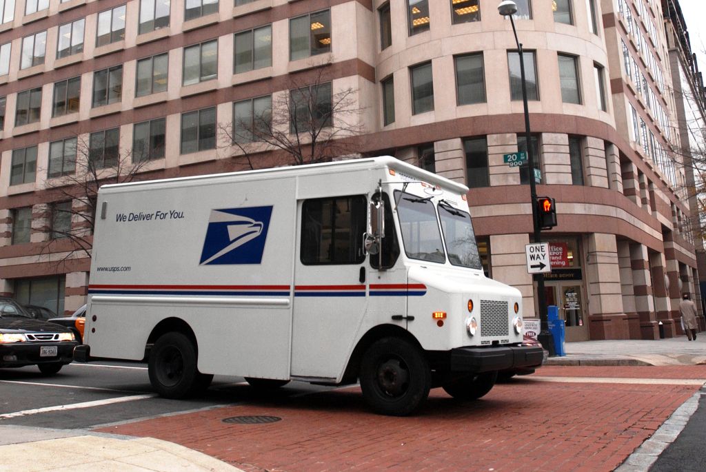 Postal Service Emphasizes Alternative Fuel and Hybrids in Replacement Vehicle Purchases