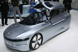 To achieve maximum efficiency, VW adopted an unusual, tandem 2-seat design, with a gullwing-like door.