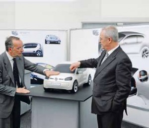 Head of Group Design Walter de Silva, left, describes his design philosophy of “Simplicity and character, esthetics and precision” to Dr. Martin Winterkorn, Chairman of Volkswagen Board of Management, right.