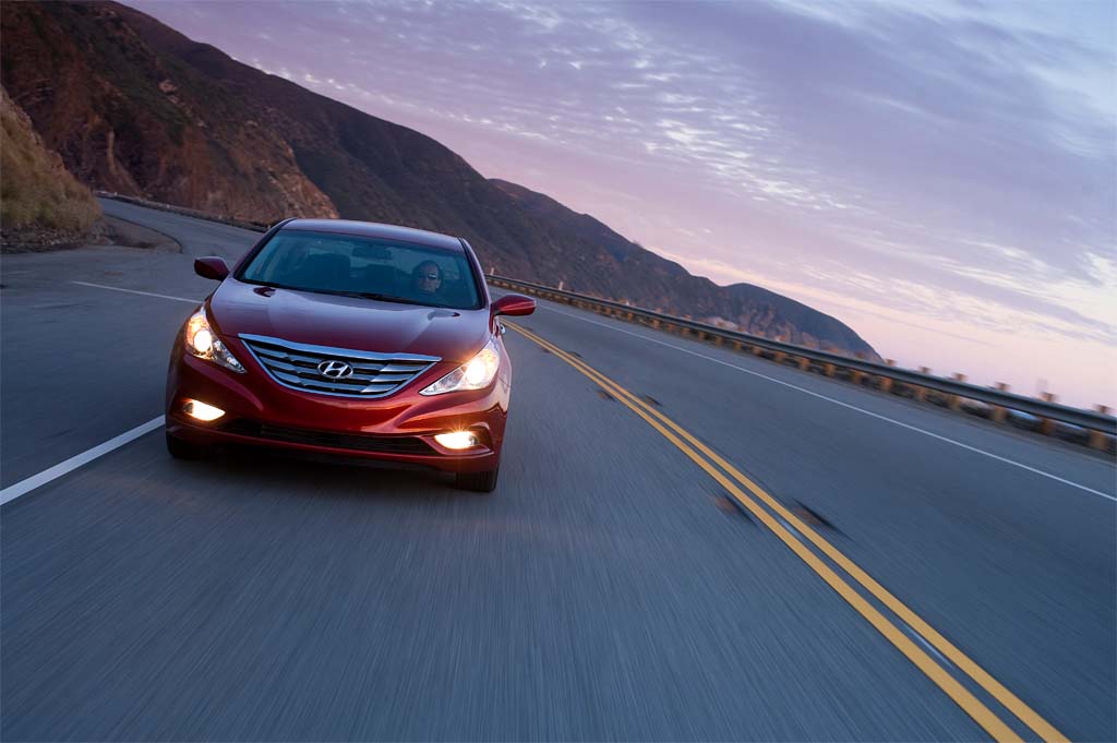 Hyundai Drops Price, Boosts Mileage on ’11 Sonata