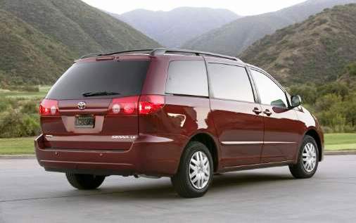 Toyota Recalling 700,000 Sienna Minivans