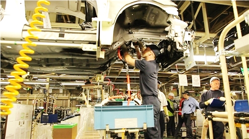 Toyota Begins Auris Hybrid Production in UK