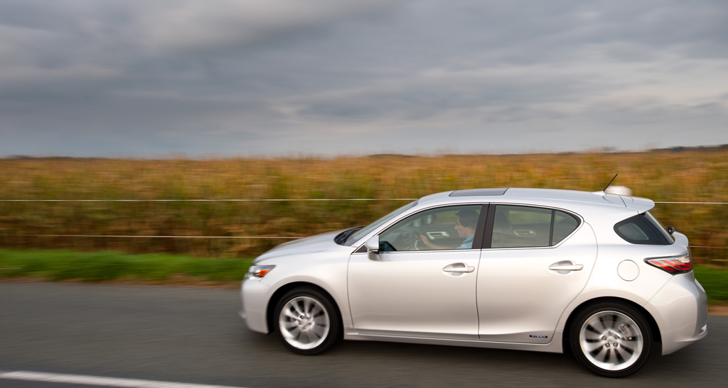 Lexus CT 200h: Slow-speed Driving Fun