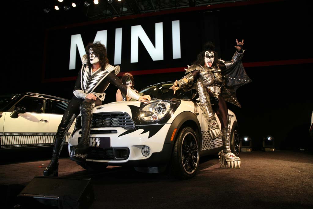 Mini Teams Up With Kiss