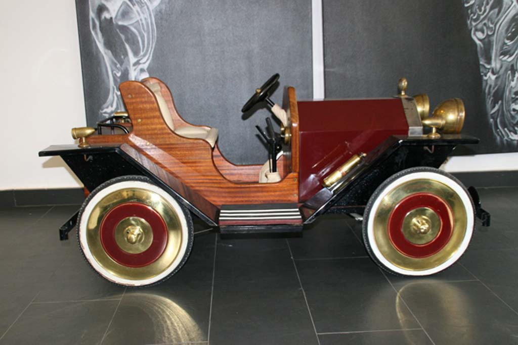 Rare Battery-Powered Rolls-Royce is Child’s Play