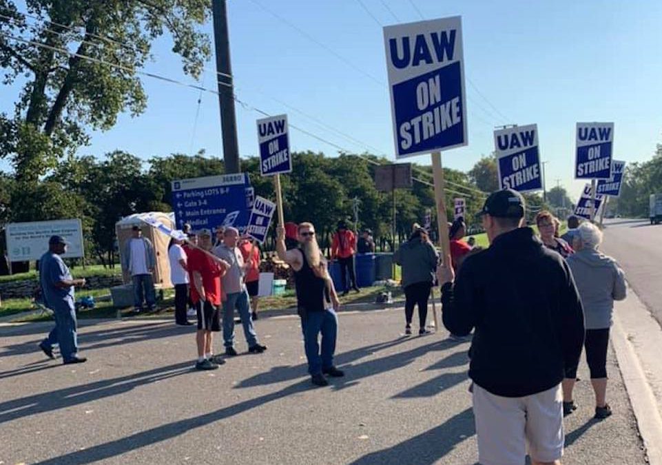 UAW Workers Get $11,000 Signing Bonus in Tentative GM Contract